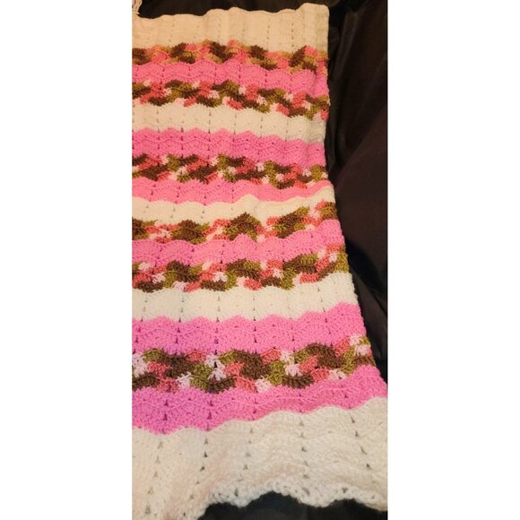 NEW Handmade Crochet Baby Blanket Legacy Pink White Camo - Picture 8 of 12